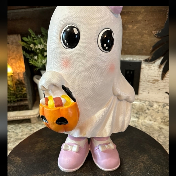 Ghost girl with purple bow - Picture 3 of 4